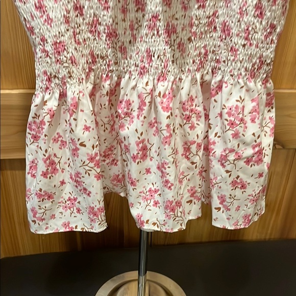 Chic Floral Ruffle Crop Top - Picture 5 of 9